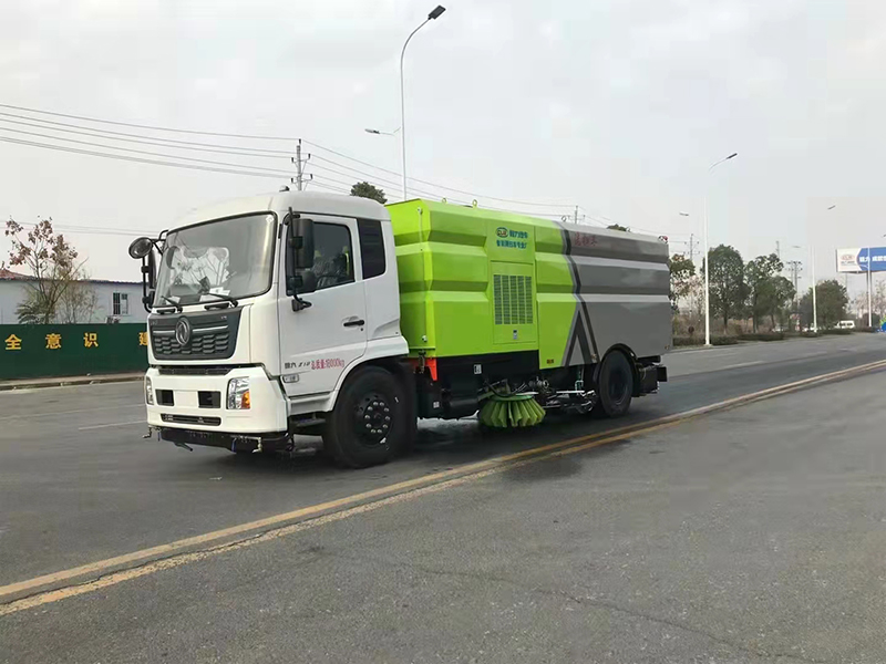 新疆和田環衛采購一批程力東風天錦洗掃車